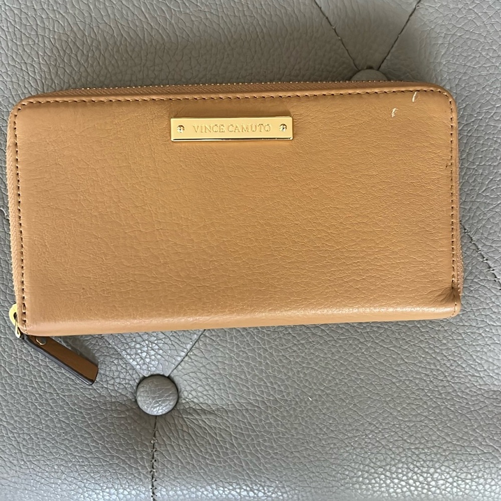 Vince Camuto wallet
